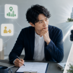 給与・勤務地・働き方などの条件と、企業への志望動機の間で悩む転職希望者